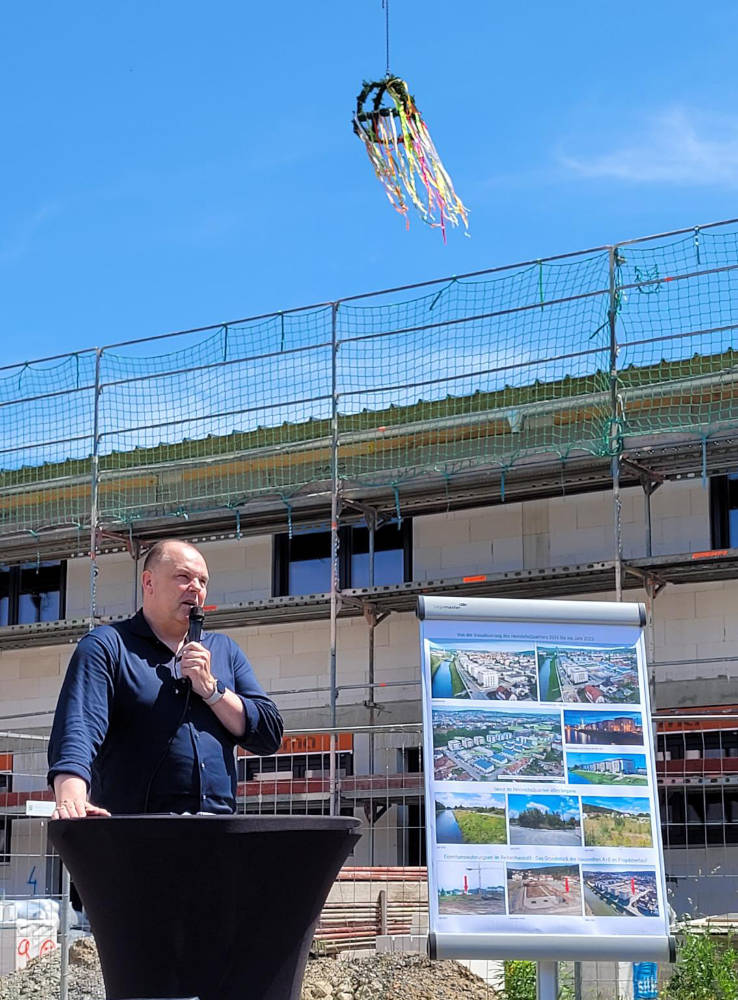 Tobias Schallert,
 Geschäftsführer der Wohngroup,
 beim Richtfest im HeinrichsQuartier. Copyright: Wohngroup