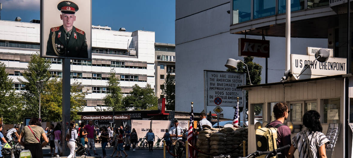 Checkpoint Charlie: Zähes Ringen um die Bebauung, Diskussion über Fassaden und eine Wand