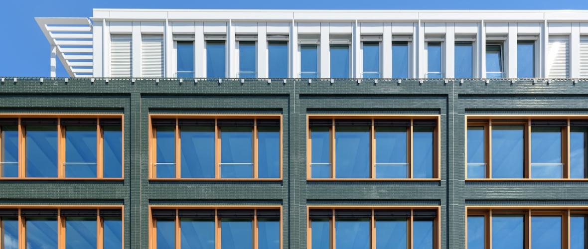 Büro: Becken und HanseMerkur Grundvermögen stellen Fabrik Office in München fertig